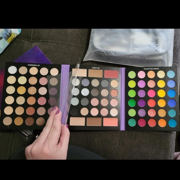 Complete makeup palettee eyeshadow bronzers contour blush highlight + brushes - Picture 2 of 7